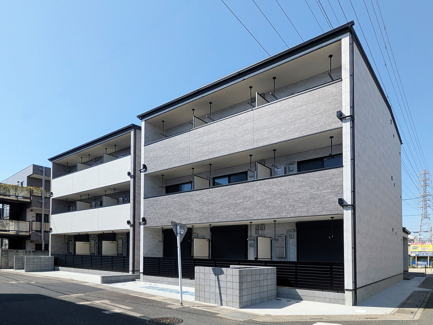 2026/07/13 共同住宅の施工事例（木造3階建 1K×9戸）を追加しました。